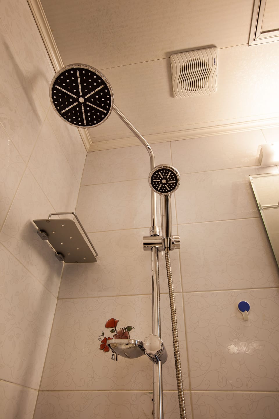 Standard Triple Room | Bathroom shower