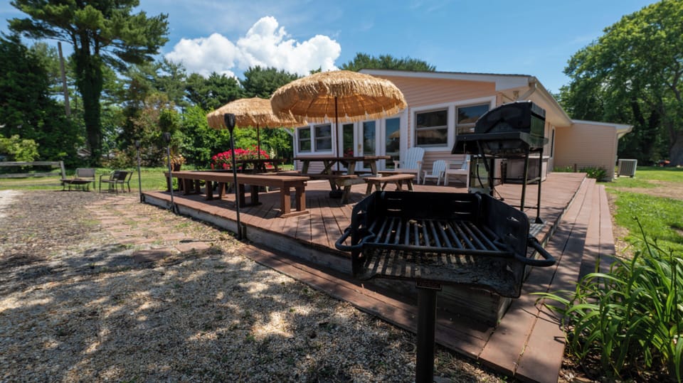 What an awesome family vacation, flexcation or meeting spot! Stay & Play Today!