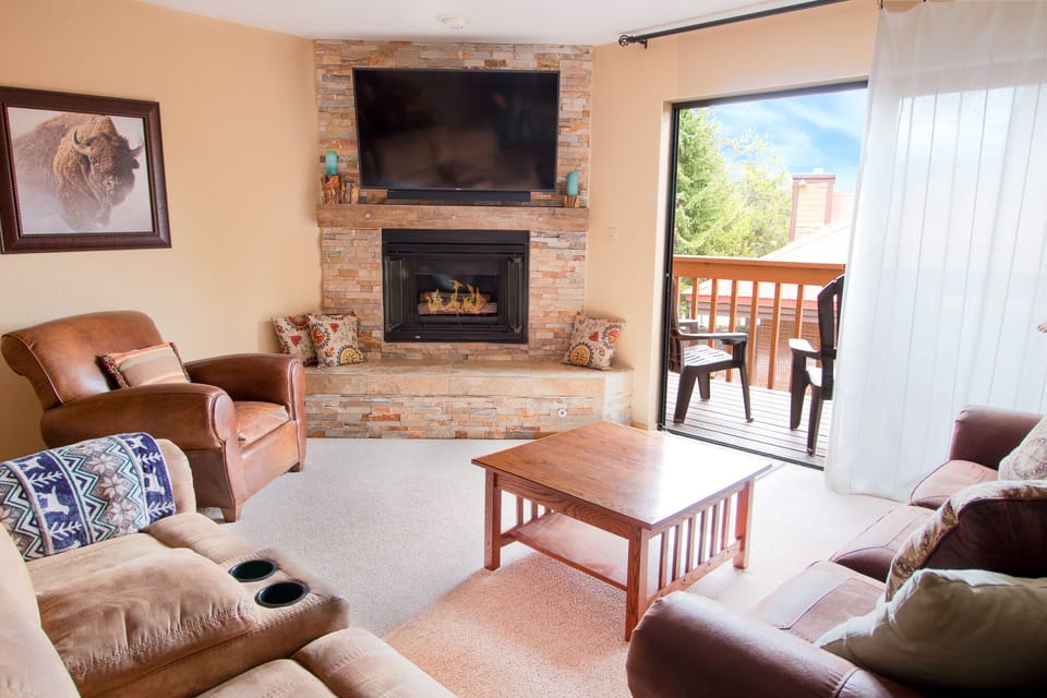 Living Room. Fireplace.
