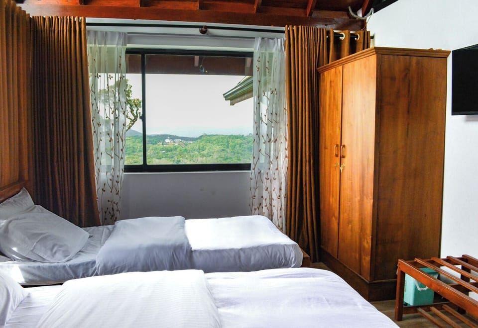 Standard Double Room, 1 King Bed, Shared Bathroom, Lake View | 1 bedroom, in-room safe, desk, blackout drapes