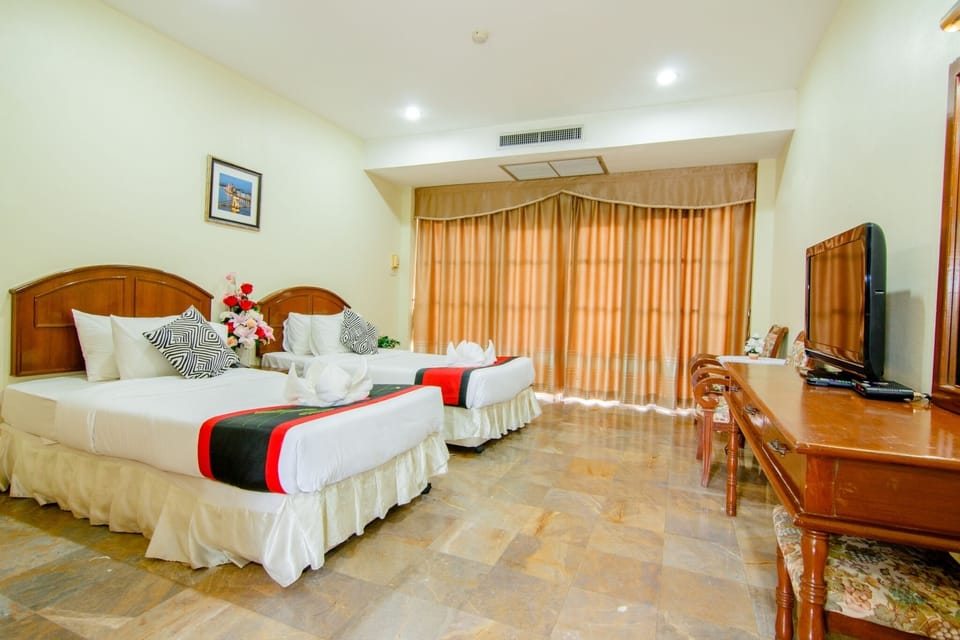 Superior Twin Room | Laptop workspace, free WiFi, bed sheets