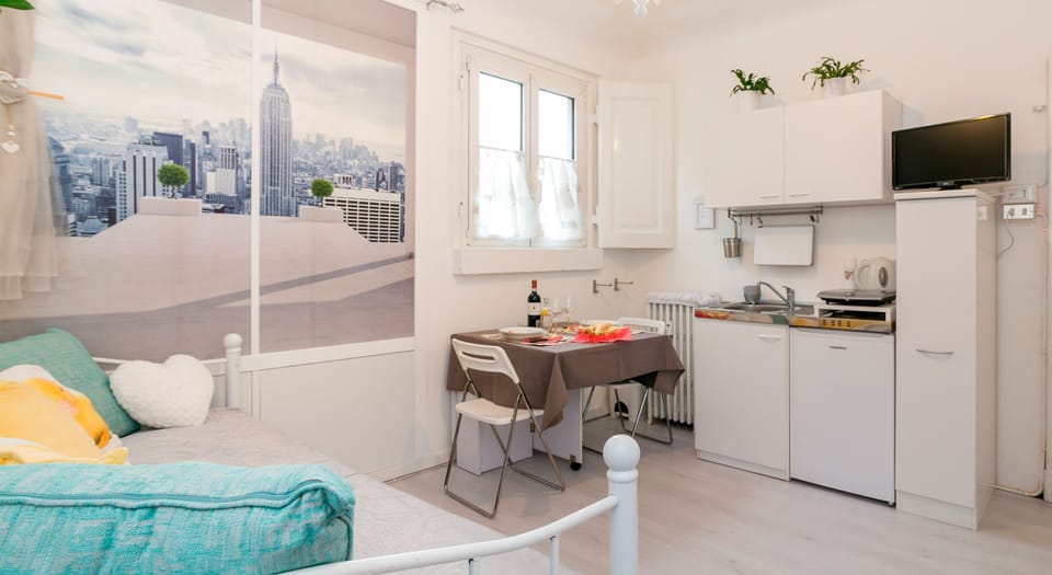 Studio | Individually furnished, desk, iron/ironing board, free WiFi