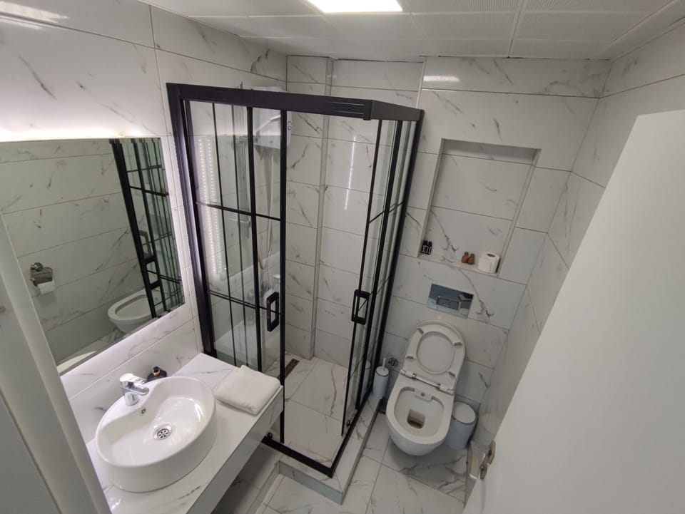 Family Quadruple Room | Bathroom | Shower, rainfall showerhead, hair dryer, slippers