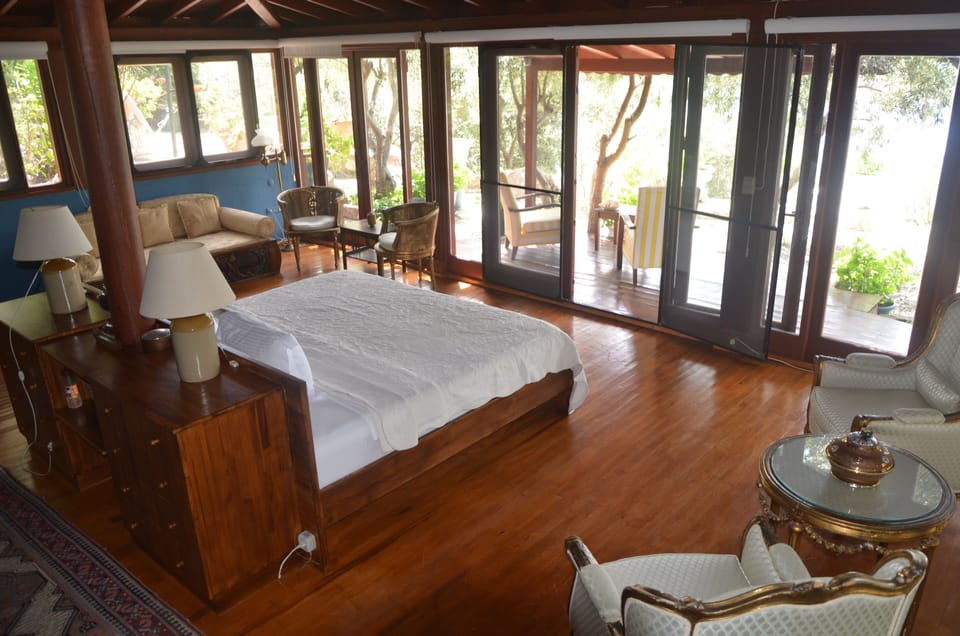 Exclusive Suite, Jetted Tub | Minibar, desk, WiFi (free), individually decorated