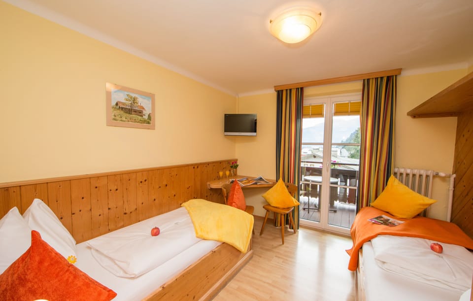 Twin Room | Minibar, in-room safe, desk, free WiFi