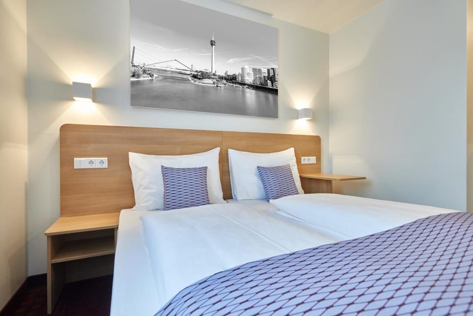 Desk, soundproofing, cribs/infant beds, free WiFi