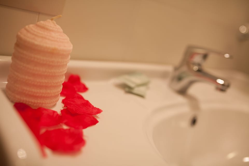 Double Room (Castello) | Bathroom amenities | Shower, hair dryer, bidet, towels