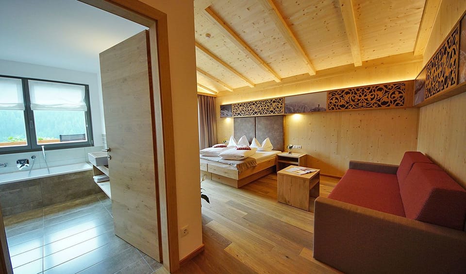Junior Suite, Mountain View | Living area | Flat-screen TV