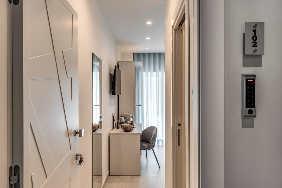 Deluxe Room | Desk, soundproofing, free WiFi