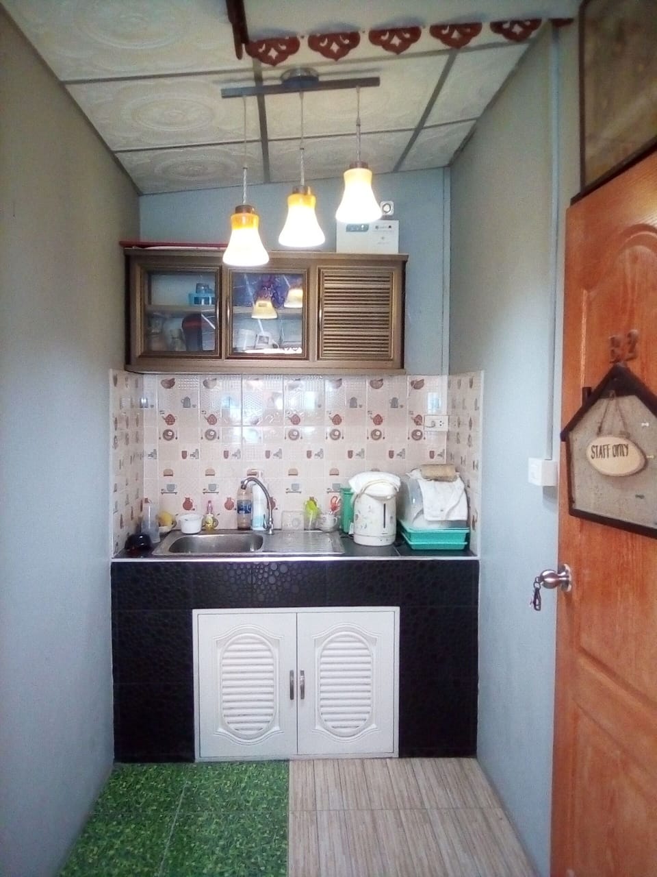 Fridge, microwave, rice cooker, cookware/dishes/utensils