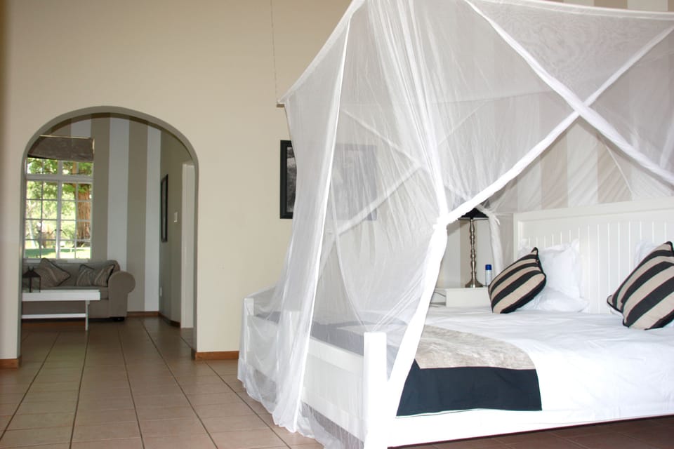 Standard Twin Room | Minibar, blackout drapes, WiFi (free)