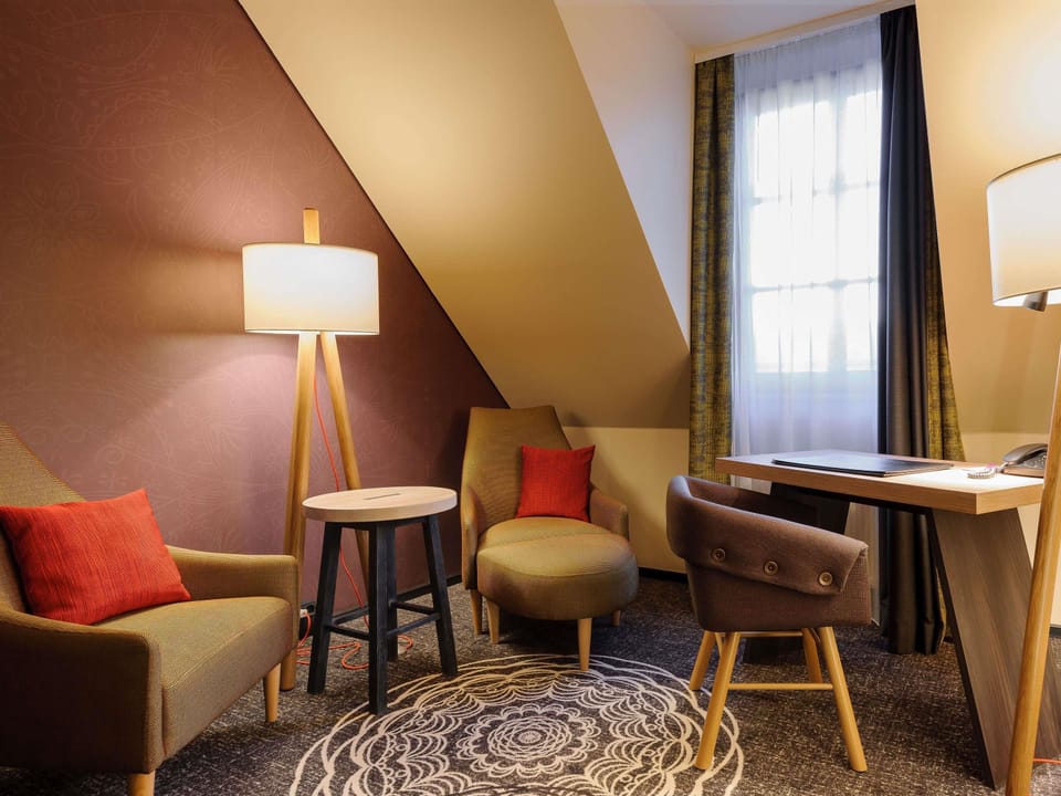 Privilege, Room, 1 Queen Bed | Hypo-allergenic bedding available, minibar (free items), in-room safe