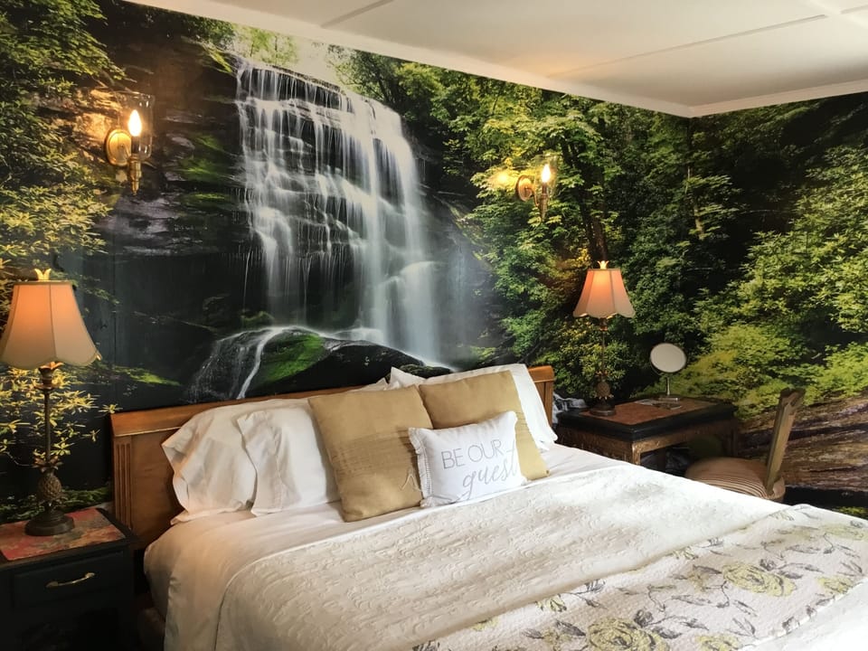 Deluxe Room, 1 King Bed, Ensuite (2nd Floor) | Premium bedding, individually decorated, individually furnished, desk