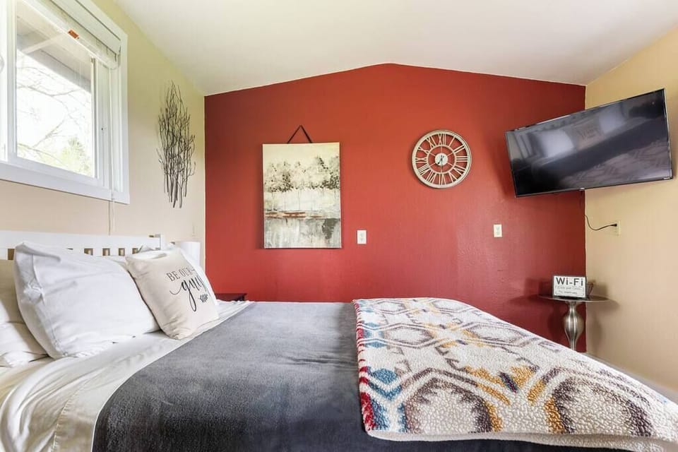 Cabin Interior-Queen Size Bed