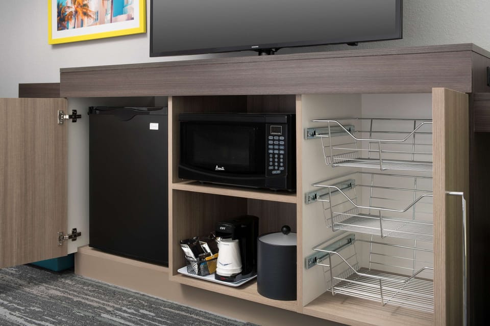 Premium bedding, down comforters, in-room safe, desk