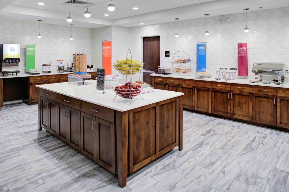Free daily continental breakfast