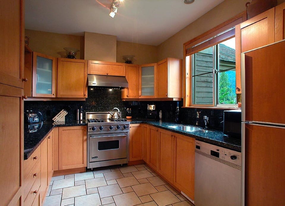 Gourmet kitchen with all you will need for those special family gatherings