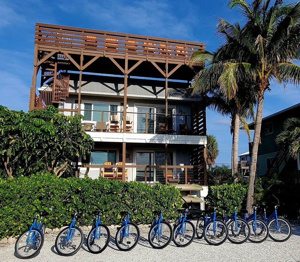 Welcome to 'The Highview" on Manasota Key overlooking The Gulf, Bay, and Beach!