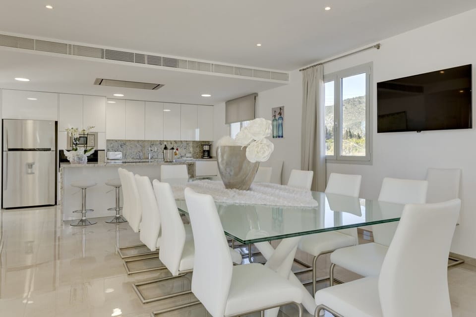 XXL dining table