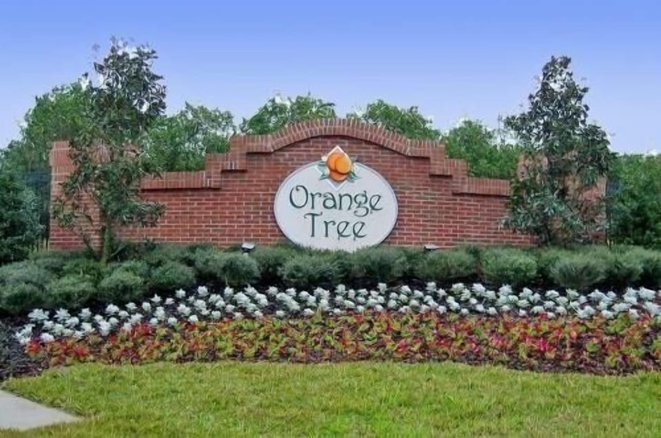 Entrance to Orange Tree Villa neighborhood
