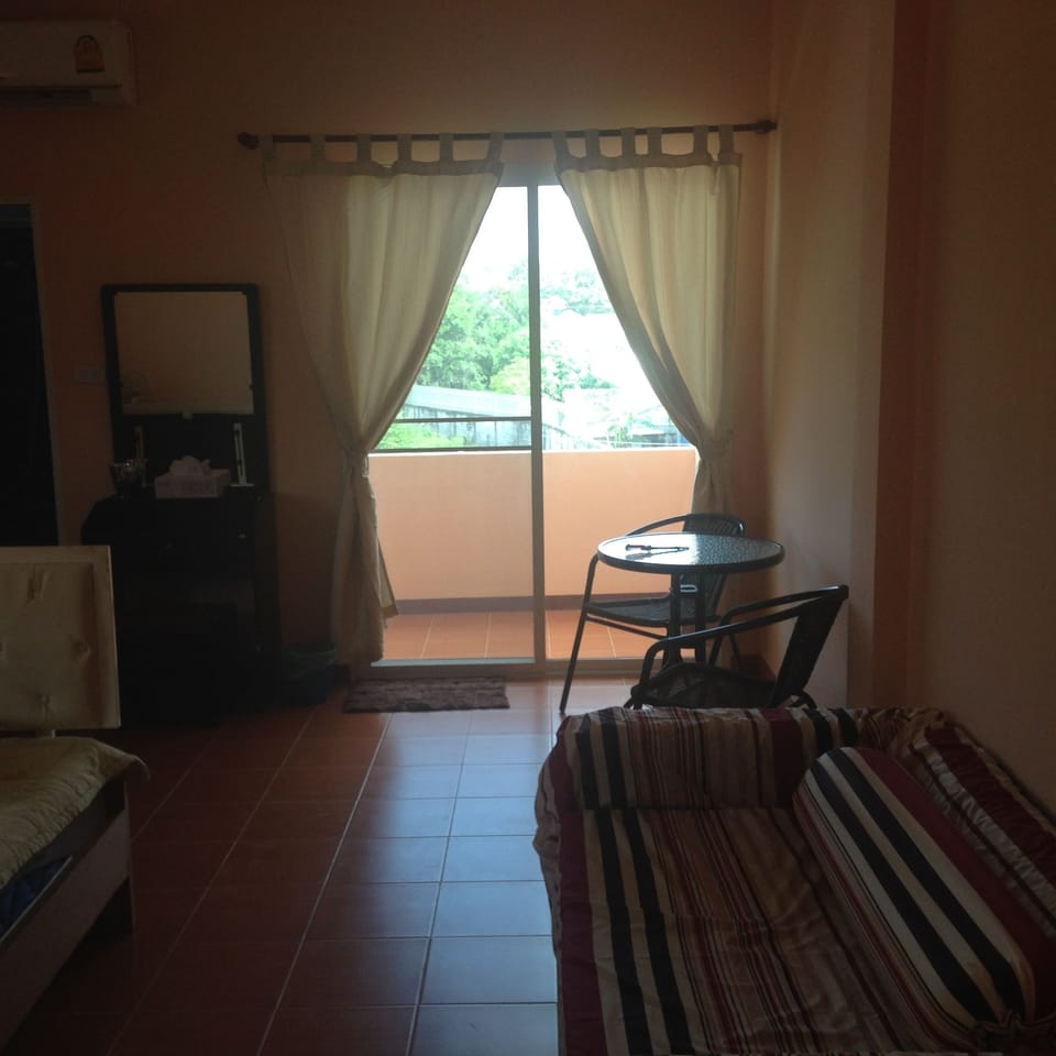 Standard Room, 1 Bedroom | Living area | TV
