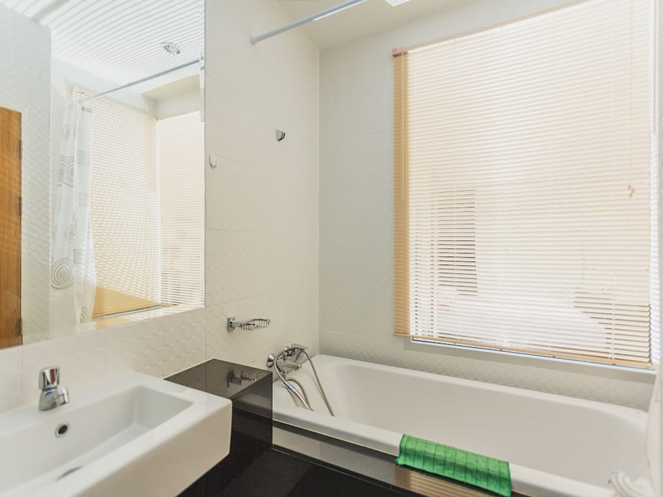 Studio, 1 Bedroom | Deep soaking bathtub