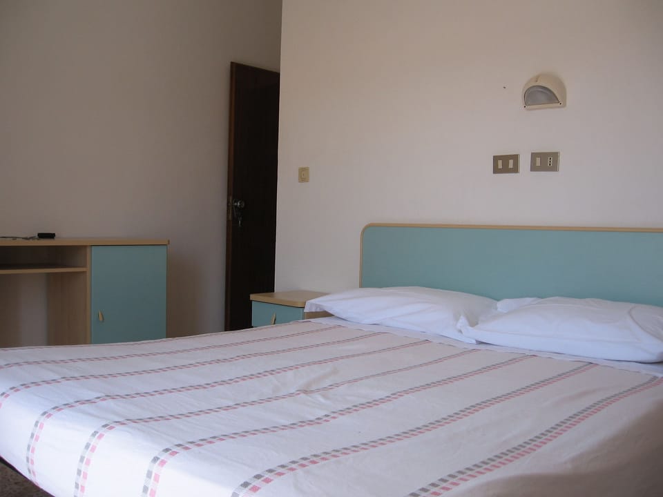 Double or Twin Room | In-room safe, WiFi (free)