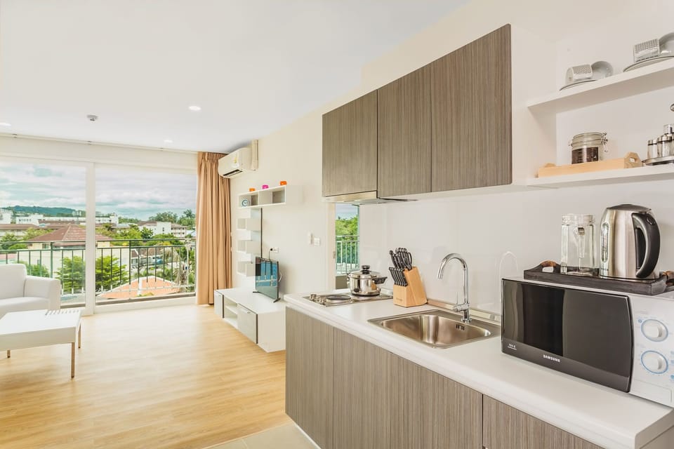 Studio, 1 Bedroom | 1 bedroom, in-room safe, blackout drapes, iron/ironing board