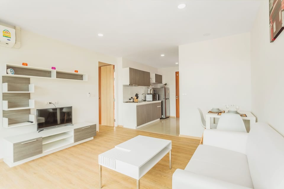 Studio, 1 Bedroom | 1 bedroom, in-room safe, blackout drapes, iron/ironing board