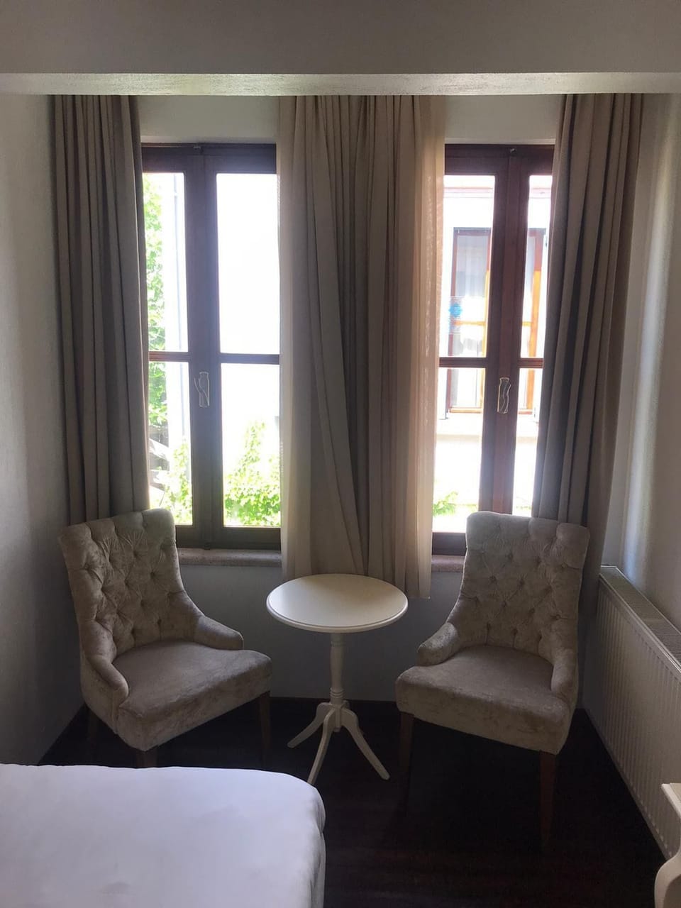 Twin Room | In-room safe, desk, WiFi (free), bed sheets