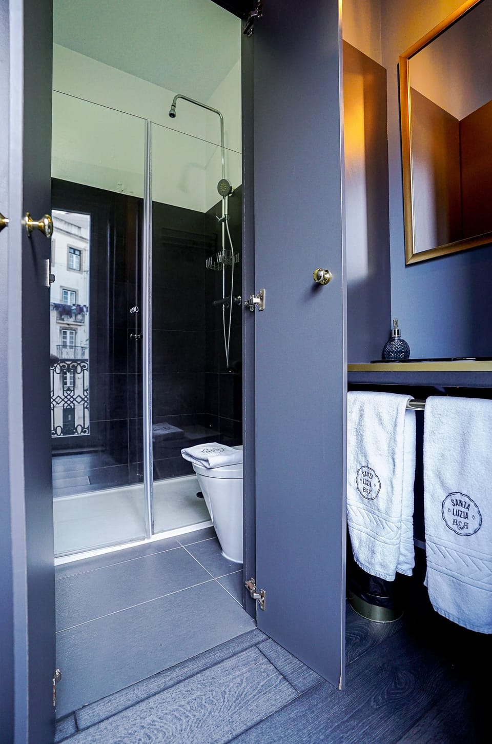 Double Room, Balcony | Bathroom | Shower, free toiletries, hair dryer, towels