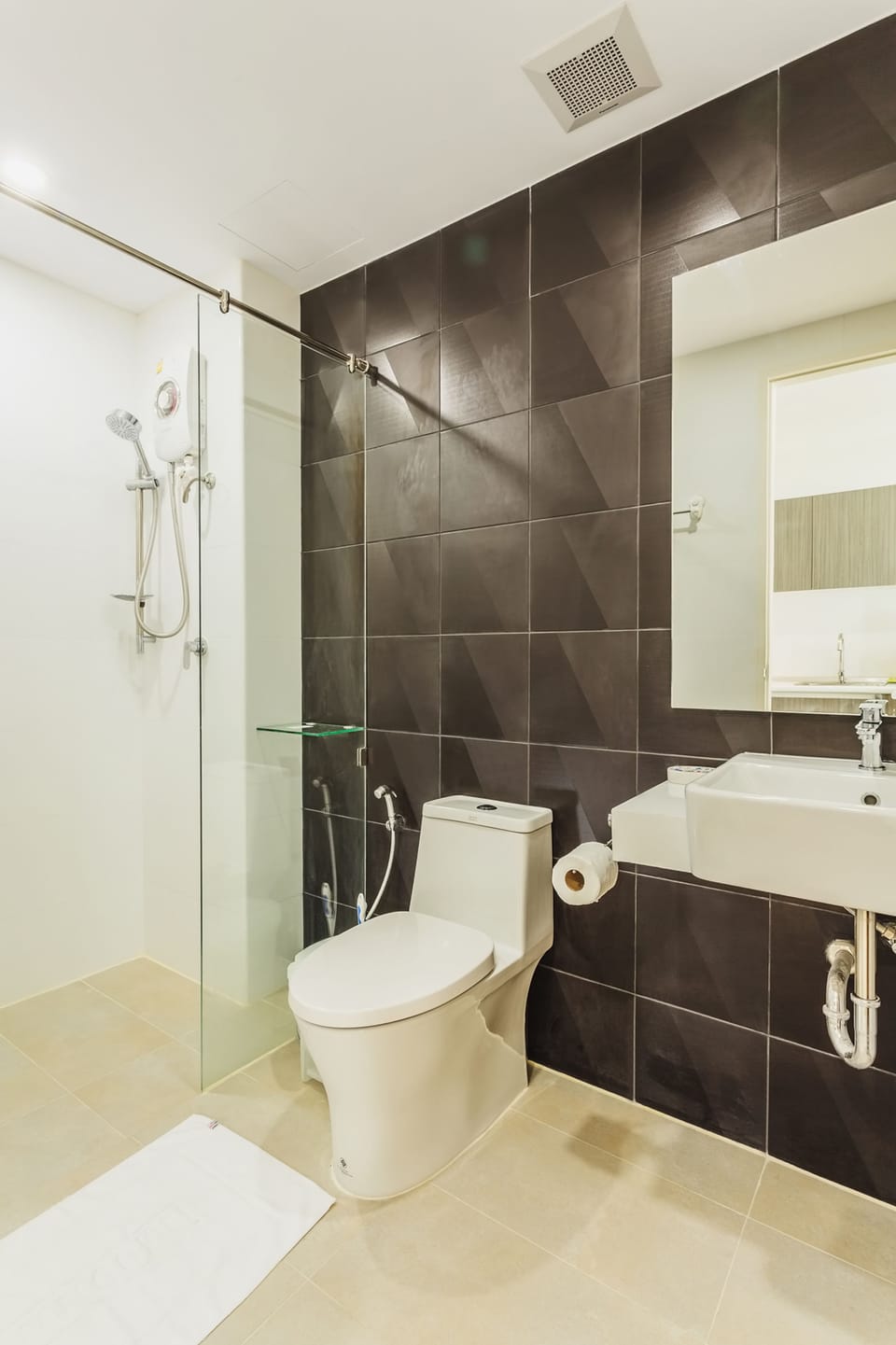 Studio, 1 Bedroom | Bathroom | Shower, hair dryer, towels