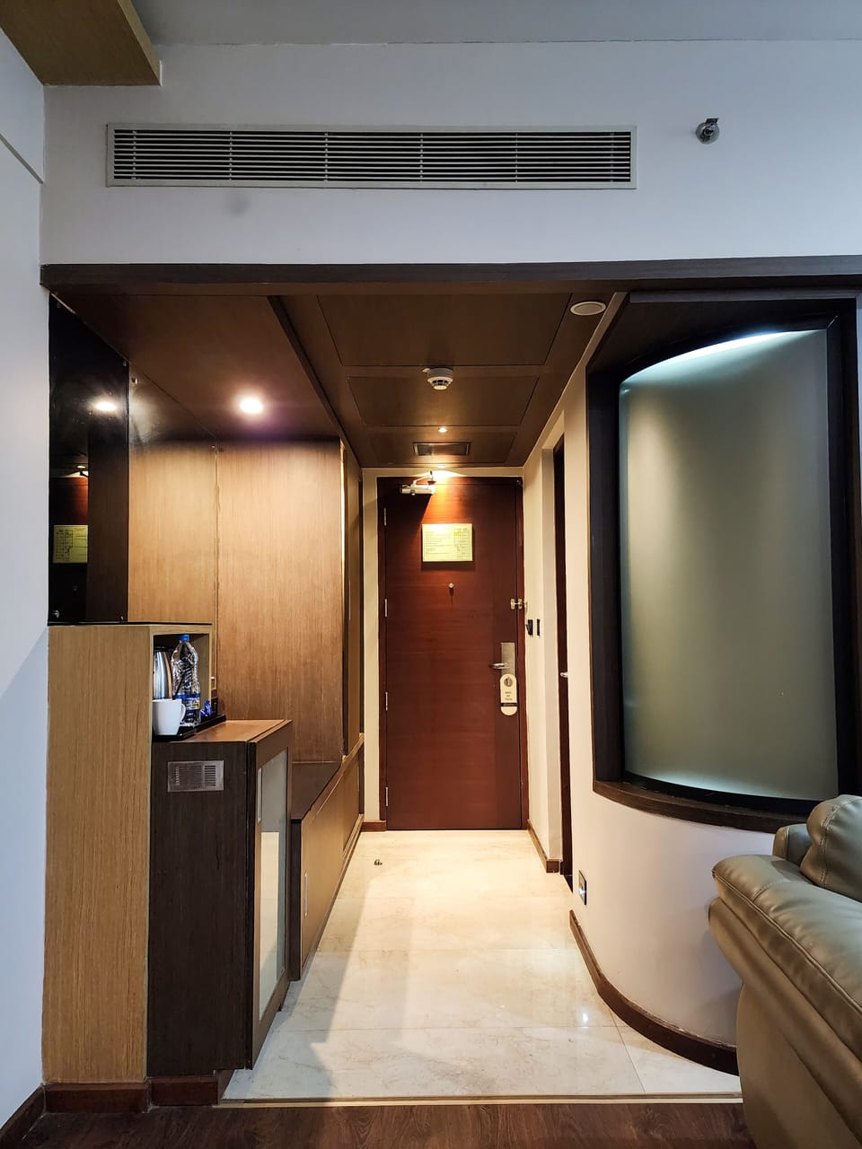 Minibar, in-room safe, desk, iron/ironing board