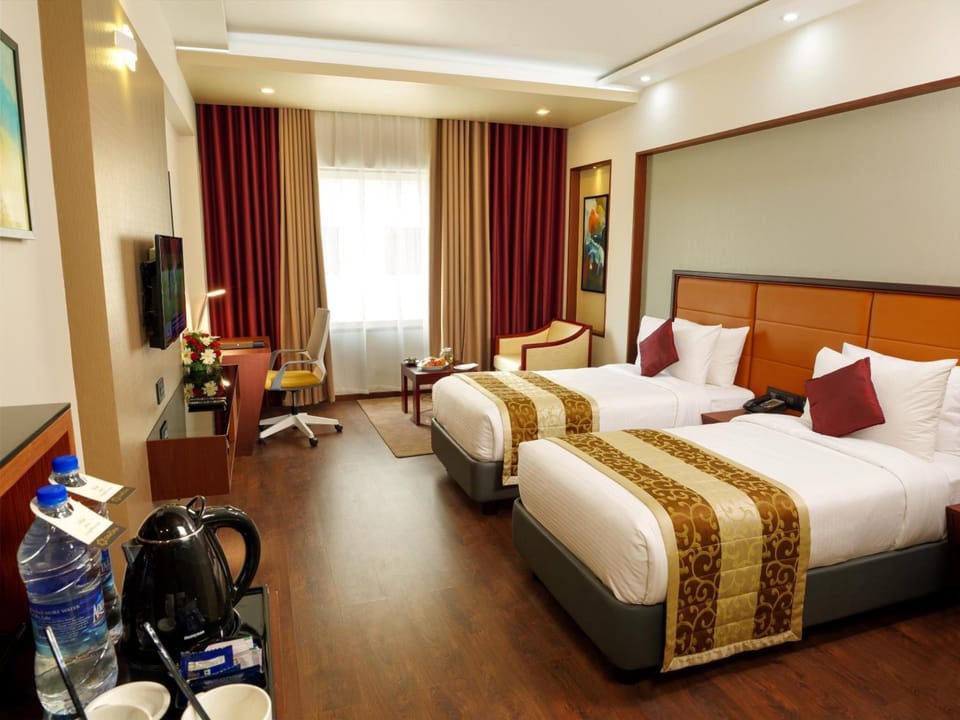 Minibar, in-room safe, desk, iron/ironing board