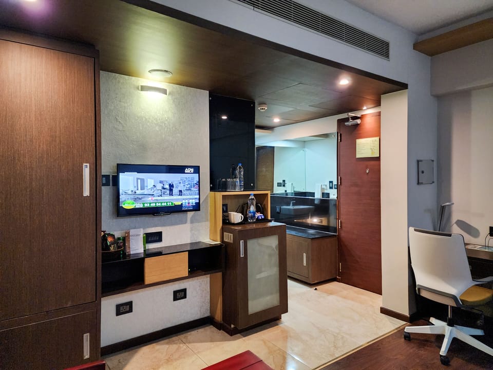 Minibar, in-room safe, desk, iron/ironing board
