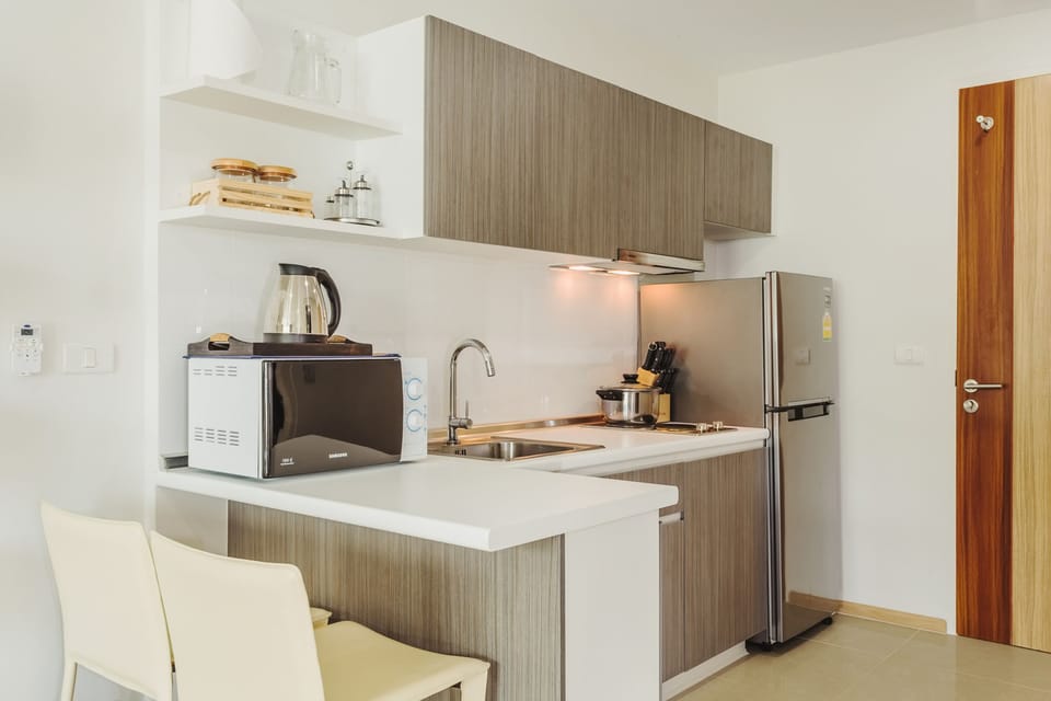 Studio, 1 Bedroom | Private kitchenette | Fridge, microwave, stovetop, electric kettle