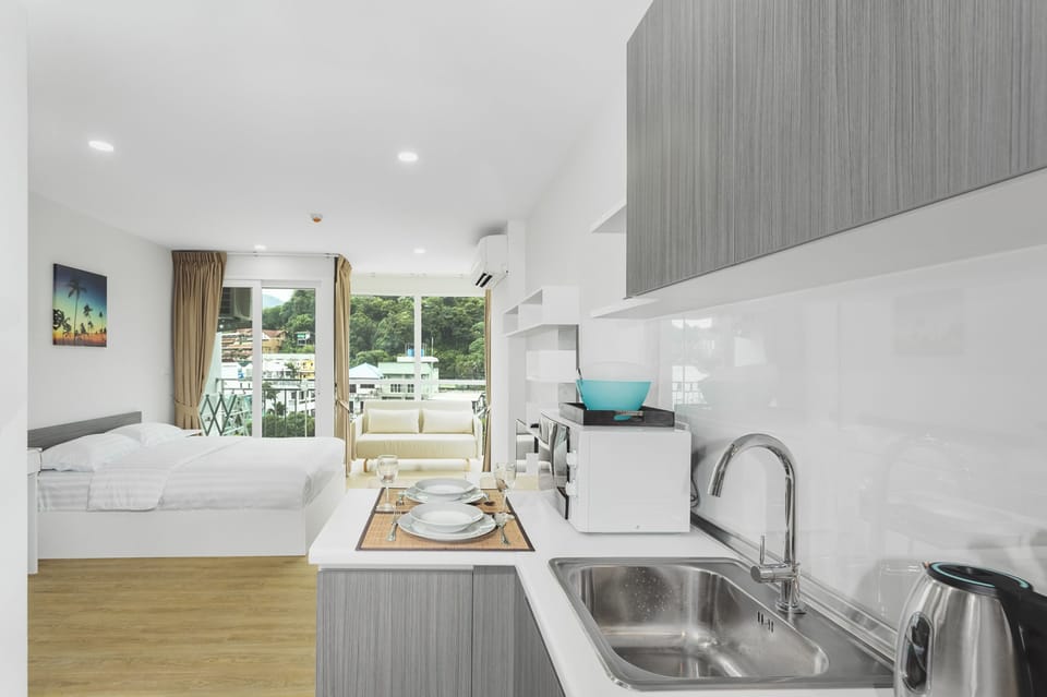 Studio, 1 Bedroom | In-room safe, blackout drapes, iron/ironing board, free WiFi