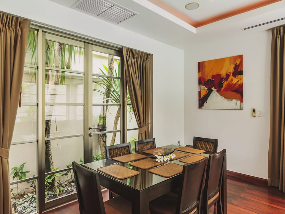 Villa, 3 Bedrooms | In-room dining