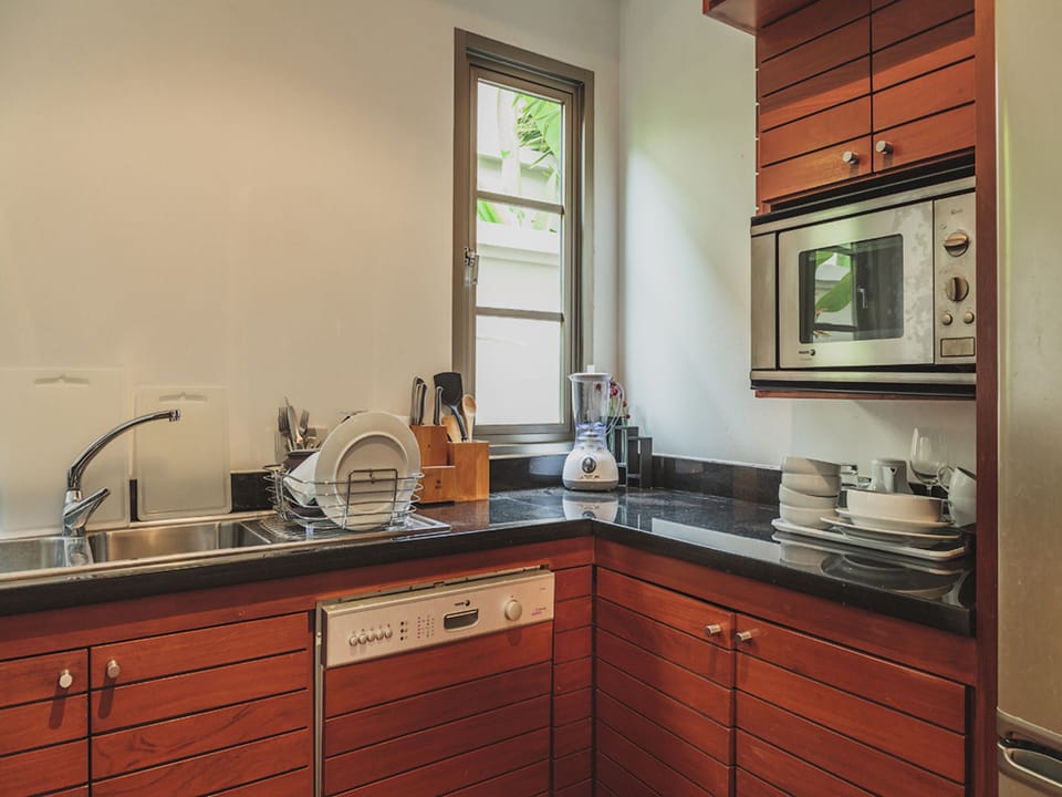 Villa, 3 Bedrooms | Private kitchen | Fridge, microwave, oven, stovetop