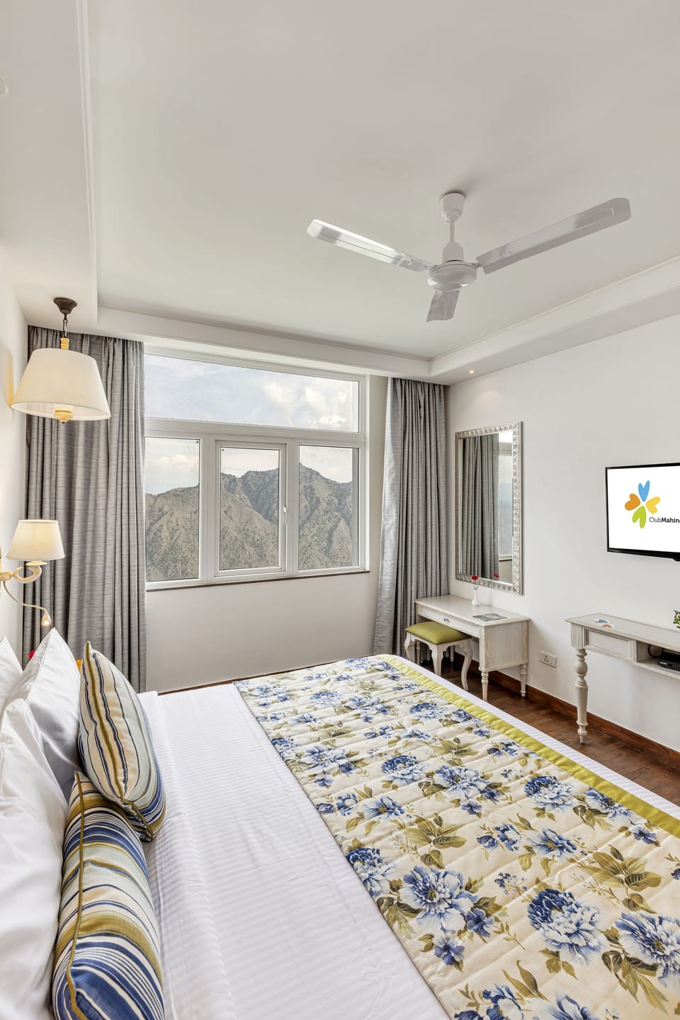 Family Suite | In-room safe, desk, iron/ironing board, free WiFi