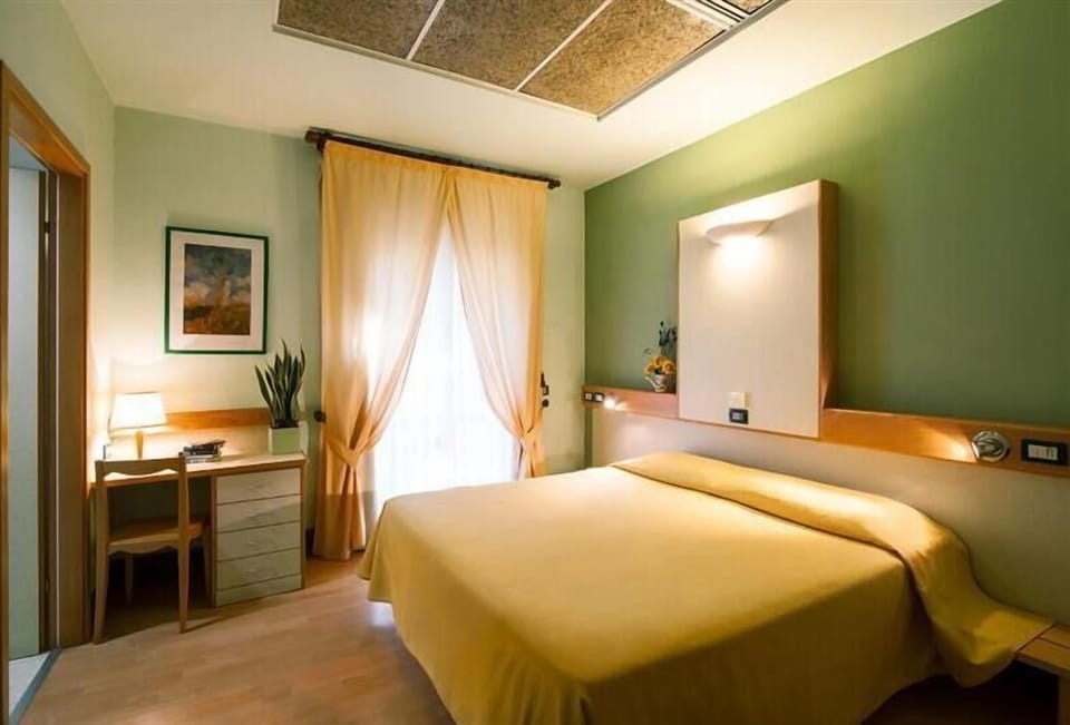 Superior Double or Twin Room | In-room safe, desk, soundproofing, free WiFi