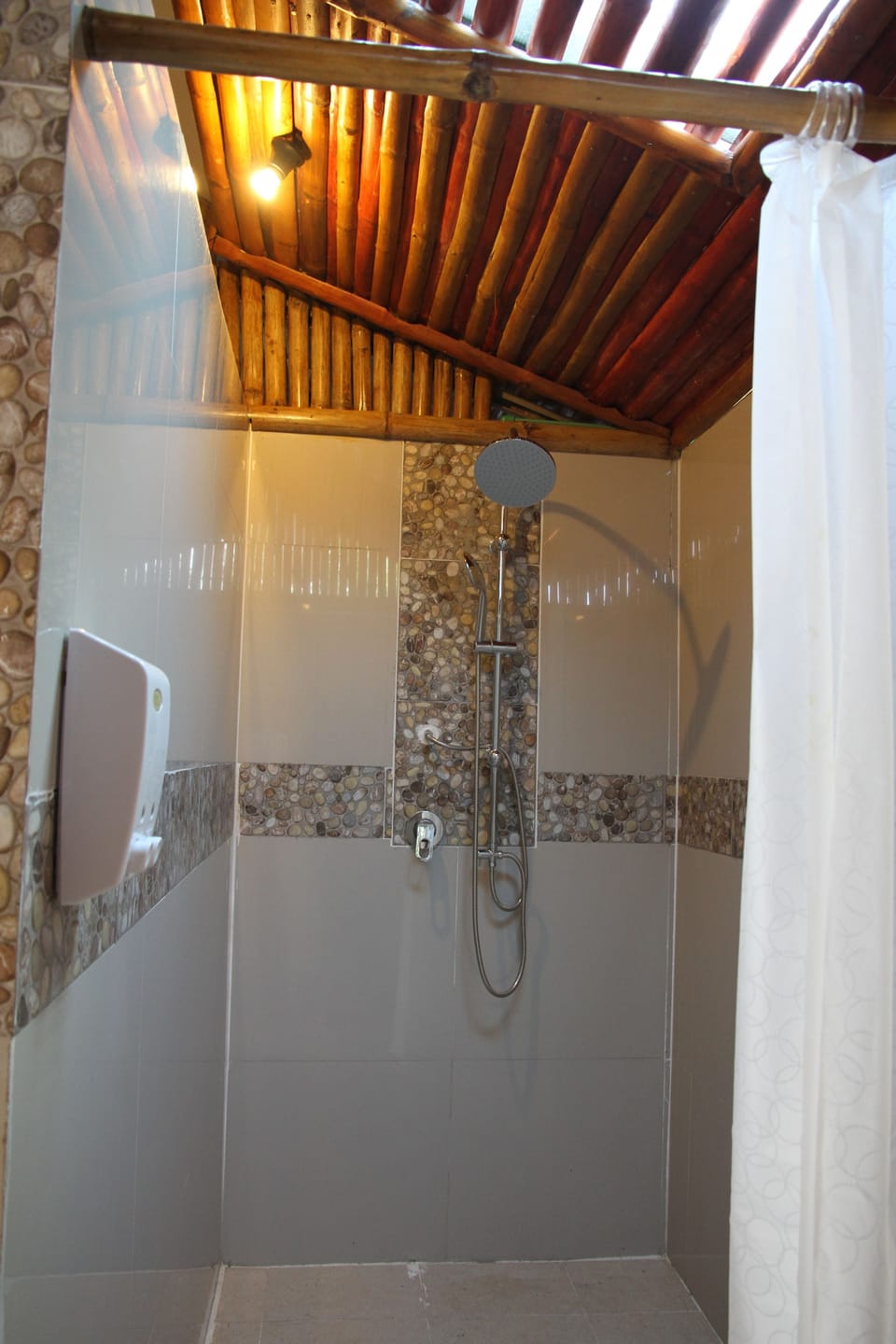 Garden View Room | Bathroom shower