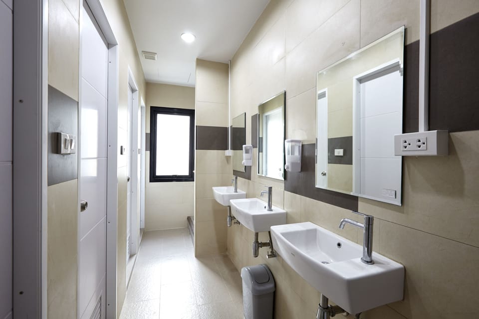 Bathroom sink