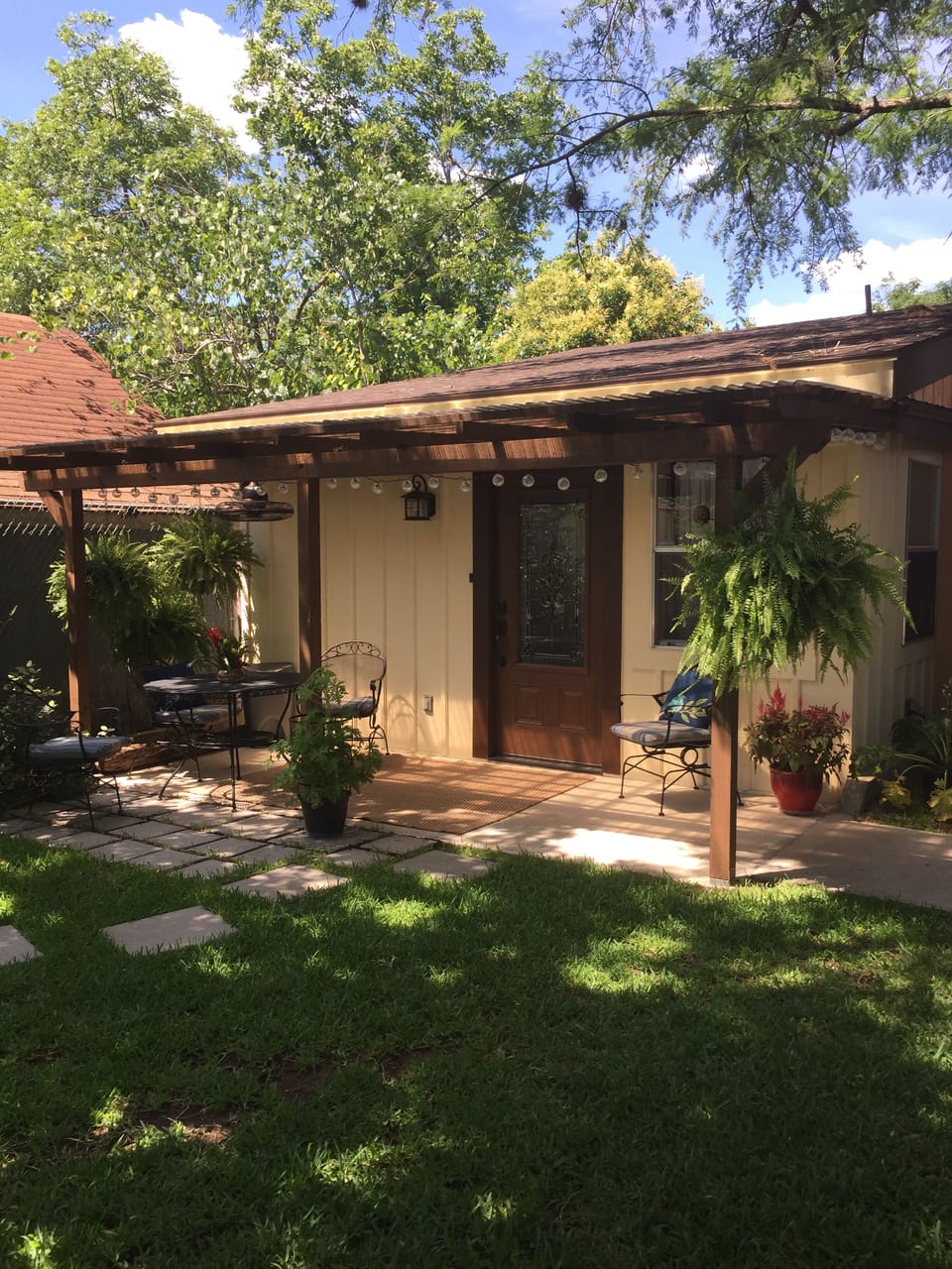 Private covered porch for Studio Bungalow looking out to Courtyard area