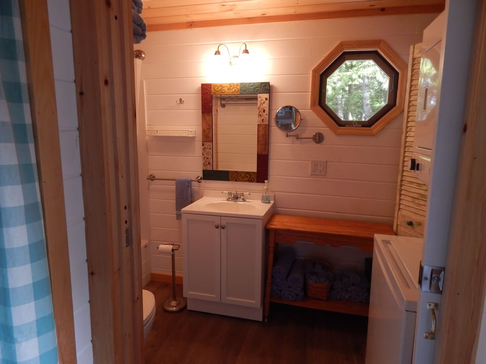 Full size bathroom