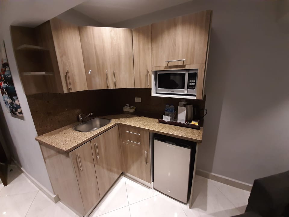 Comfort Twin Room, 2 Twin Beds, Kitchenette | Private kitchenette | Fridge, coffee/tea maker, electric kettle