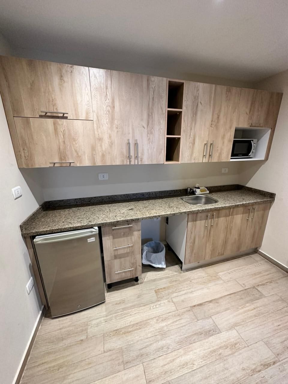 Elite Apartment | Private kitchen | Fridge, coffee/tea maker, electric kettle