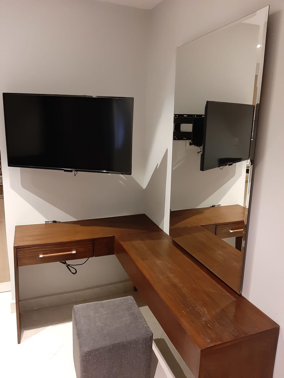 Comfort Studio, 1 Queen Bed, Kitchenette | 1 bedroom, minibar, in-room safe, blackout drapes