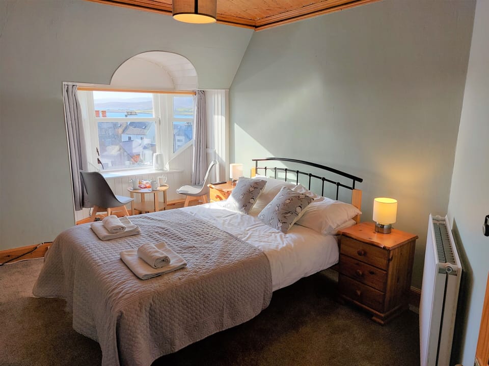 Family Room, Bathtub | Free WiFi