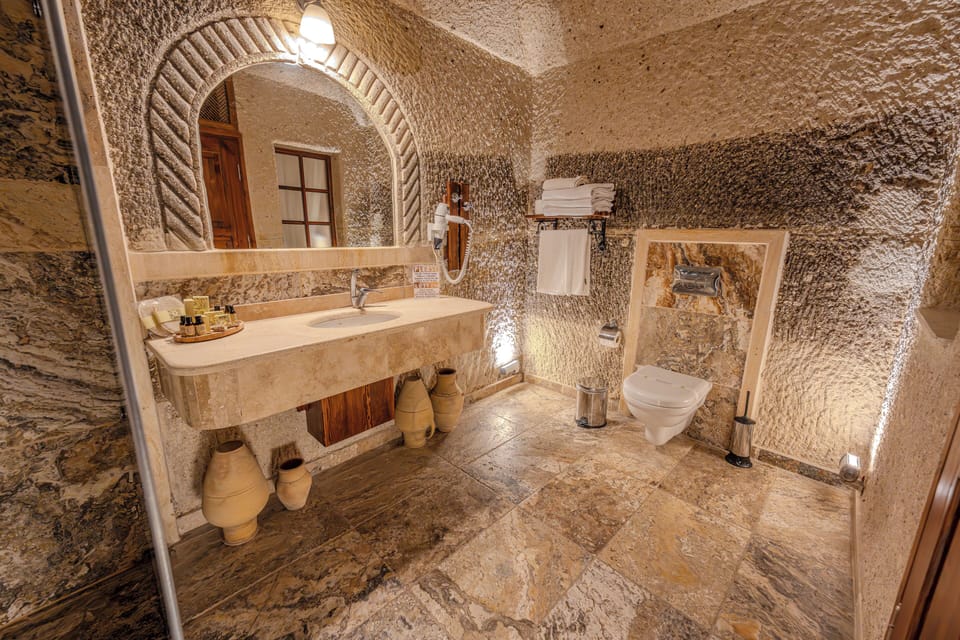 Superior Room, 1 Bedroom | Bathroom | Shower, free toiletries, hair dryer, slippers
